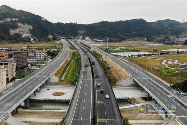 溫州首條雙向八車道高速公路即將通車