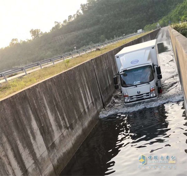 恒天新楚風(fēng)純電動(dòng)物流車測試