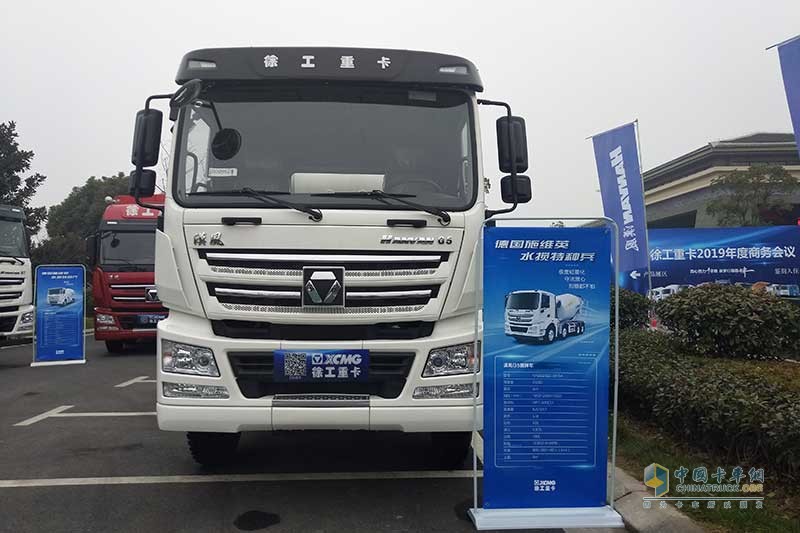 徐工汽車 漢風(fēng)G5 300馬力 8×4 8m3 攪拌車