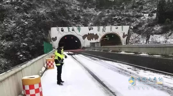 隧道行車技巧