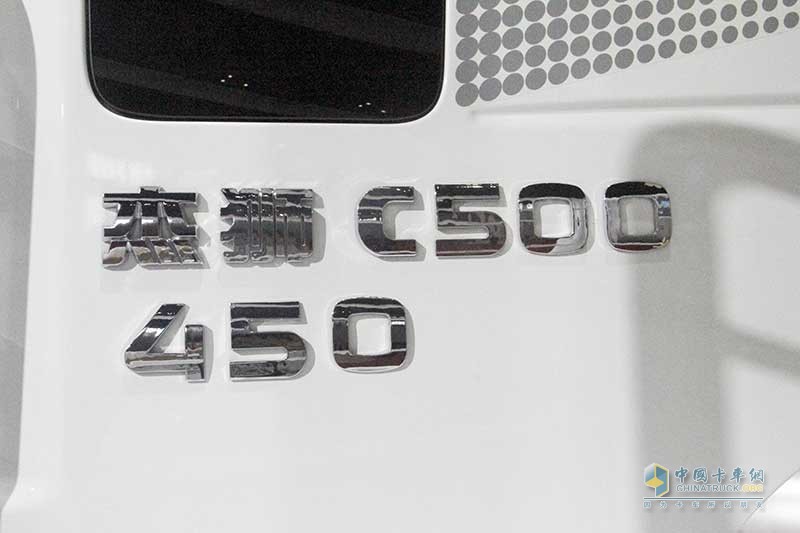 上汽紅巖 杰獅C500 450馬力 8X4 中置軸貨運(yùn)列車(chē)