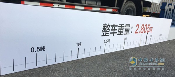 奧鈴速運(yùn)輕量化的整車重量達(dá)2.805噸