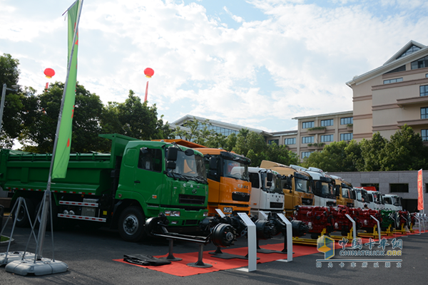 華菱星馬攜多款國六整車、發(fā)動機、變速箱與車橋產(chǎn)品盛裝亮相年中商務大會