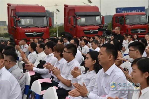 東風(fēng)商用車品牌內(nèi)化啟動(dòng)儀式現(xiàn)場(chǎng)