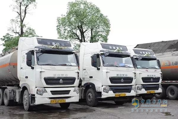 中國(guó)重汽 T7H6×4牽引車