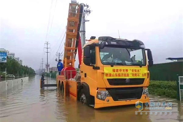 “龍吸水”抗擊“利奇馬”