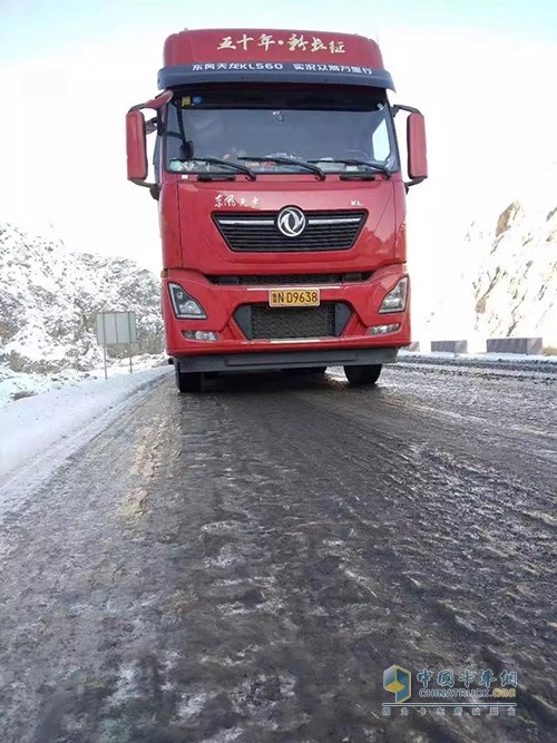 突降暴雪，路遇大堵車