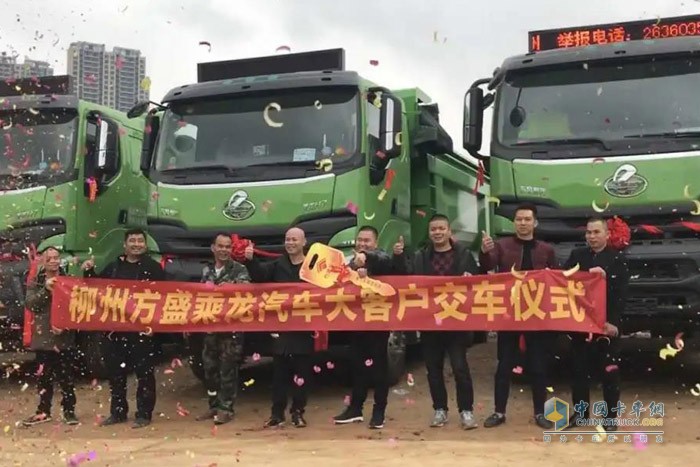 廣西柳州乘龍工程車批量交車