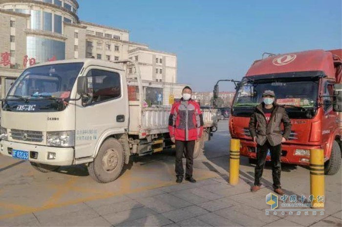 襄陽(yáng)的抗疫志愿者，東風(fēng)多利卡車主李鵬、李云師傅成為首批享受該補(bǔ)貼的客戶