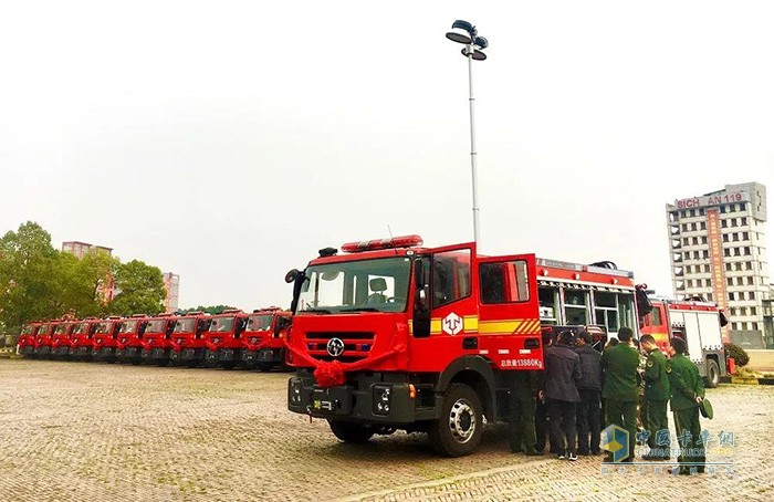 上汽紅巖杰獅消防車