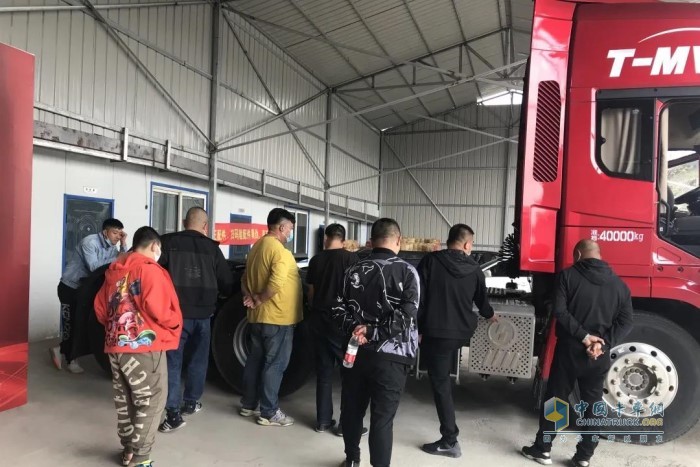 德龍X5000牽引車線下客戶品鑒暨線上快手直播活動(dòng)