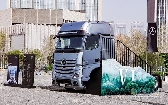 梅賽德斯-奔馳 第五代Actros 2651 LS 6x4國(guó)六公路牽引車