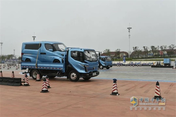 飛碟汽車  輕卡載貨車