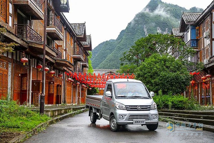 新龍馬汽車,輕卡載貨車