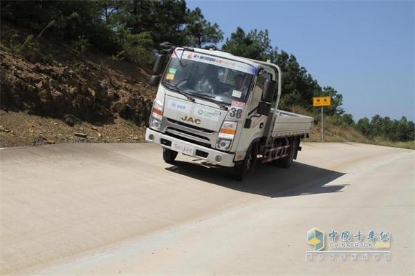 國(guó)六卡車  三大疑問  探索答案