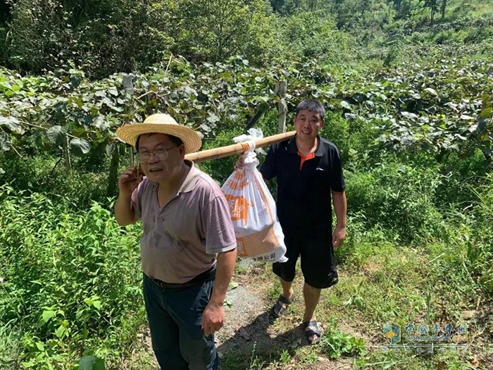 慶鈴五十鈴,輕卡載貨車(chē)