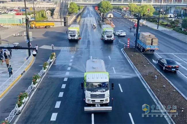 東風商用車  環(huán)衛(wèi)車  進博會