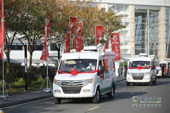 東風御風醫(yī)療衛(wèi)生服務車