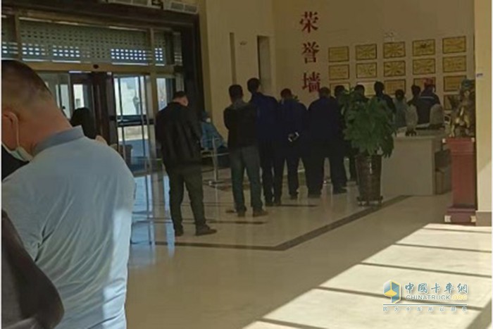 疫情當前哈密隆祥跨區(qū)救援  不計得失詮釋解放卡車感動服務