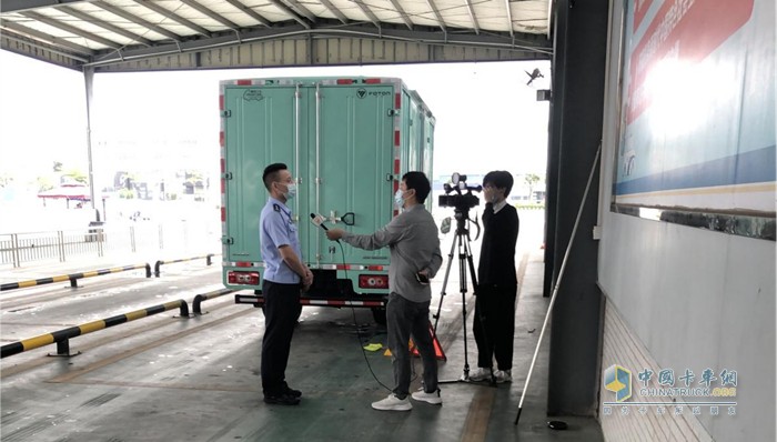 奧鈴M卡作為查驗(yàn)教案車現(xiàn)身中山市車管所并榮登中山電視臺