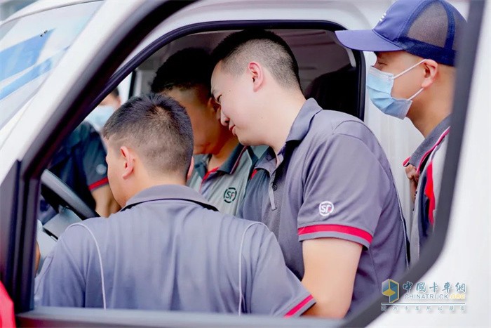 遠程汽車-順豐小豐車批量交車儀式在成都舉行