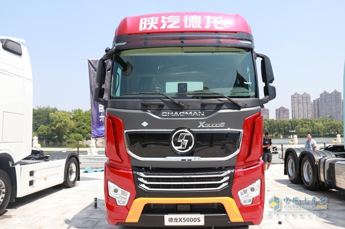  陜汽德龍X5000S LNG 牽引車(chē)