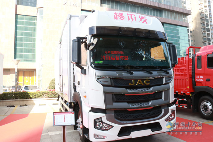 格爾發(fā)4×2 260馬力冷藏車