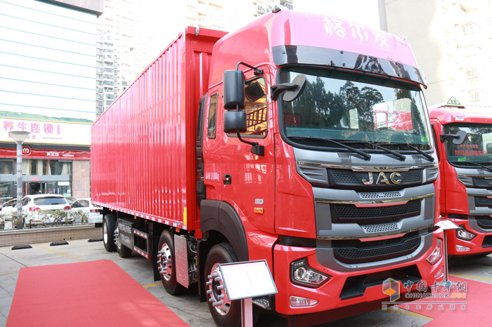 格爾發(fā)8×2翼開啟廂式車