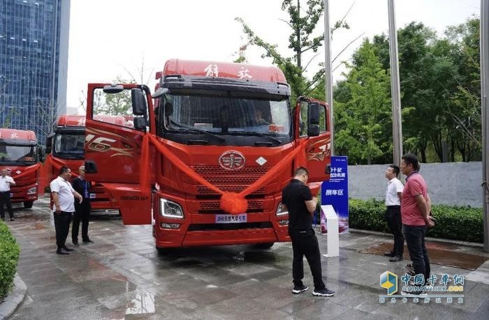 國六燃氣車累計銷量突破10萬輛   解放青汽JH6燃氣車新品太原上市