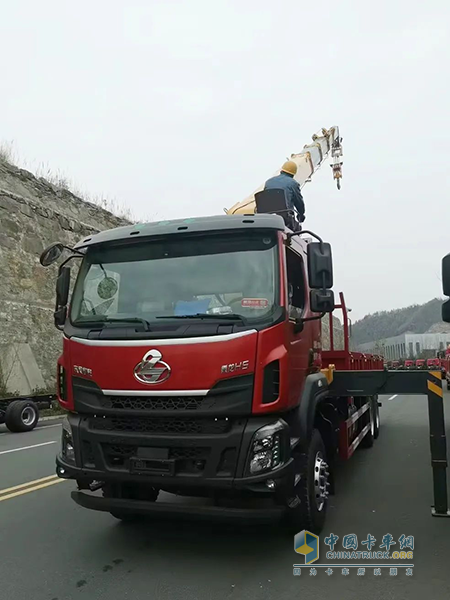 別犯難！乘龍H5隨車吊，助你「一臂之力」