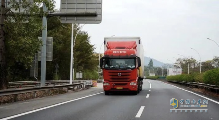 最美卡車司機李學飛：有生之年最后開的車，還會選擇聯(lián)合重卡