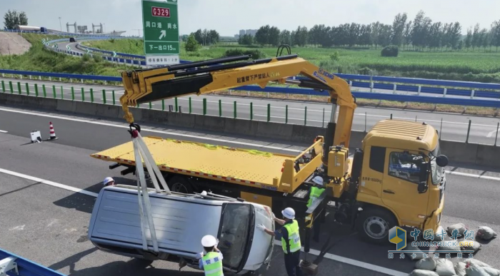 徐工平板清障車(chē)，演繹一“機(jī)”救援