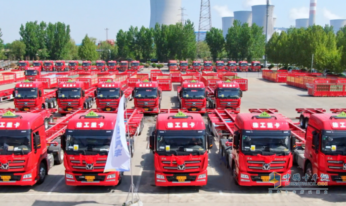 豪購60臺危化品牽引車 徐工汽車開展標(biāo)桿客戶走訪活動(dòng)