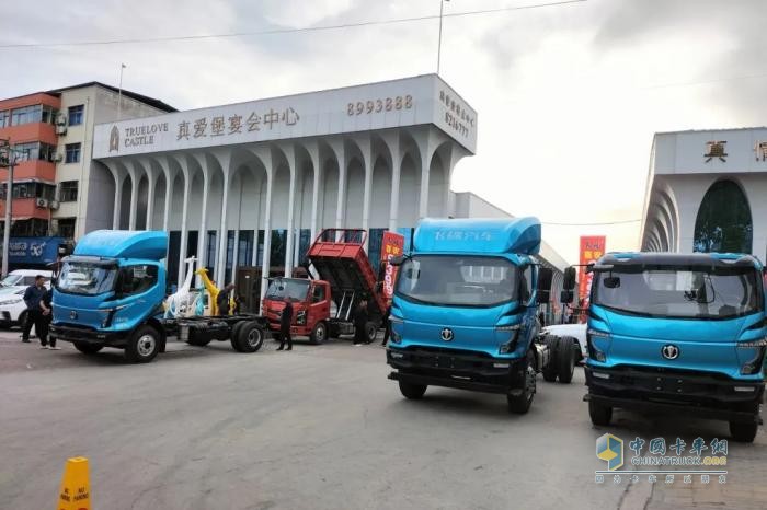 飛碟汽車燃油車4月推介會(huì)火爆全國(guó) 遍地開花！