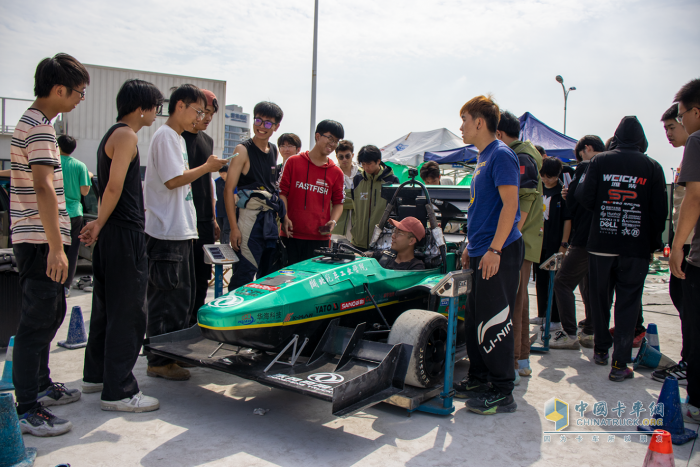 東風(fēng)HUAT車隊(duì)再展風(fēng)采 榮戰(zhàn)2023中國(guó)大學(xué)生方程式汽車大賽!