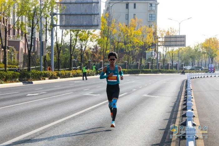 賽事官方唯一指定用車 飛碟汽車與跑友們共赴“日馬”之約！