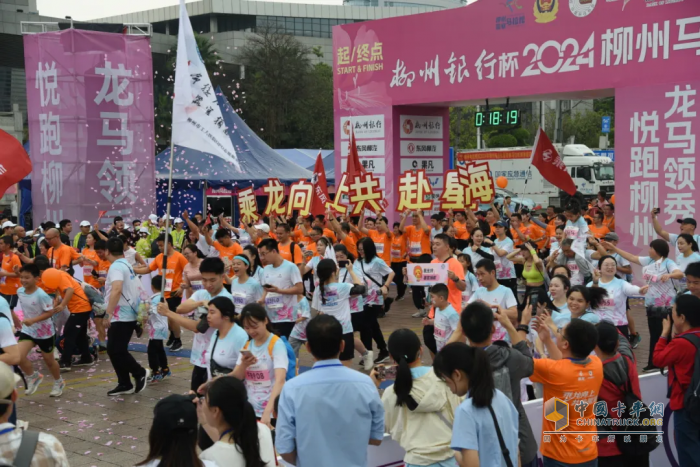 燃情柳馬賽道，東風(fēng)柳汽乘龍“乘風(fēng)跑團(tuán)”集結(jié)開跑