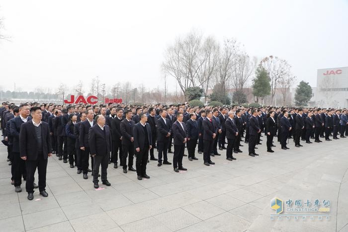 江淮商用車營(yíng)銷事業(yè)部舉行2025年大區(qū)出征誓師大會(huì)  吹響新年“沖鋒號(hào)”，全力贏戰(zhàn)2025