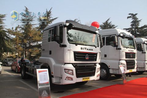 中國重汽 SITRAK C7H 360馬力 6*4 牽引車