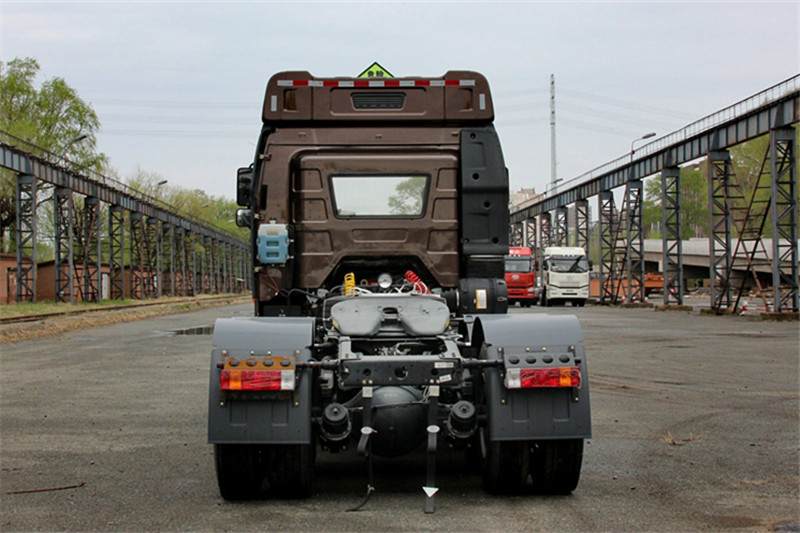 一汽解放 J6P重卡 標(biāo)載型 350馬力 6X4 國(guó)五LNG牽引車(CA4250P66T1A3E24M5)