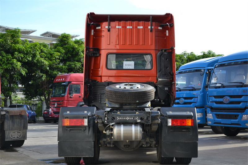 東風(fēng)商用車(chē) 新天龍準(zhǔn)重卡 270馬力 4X2 國(guó)四牽引車(chē)(DFL4160B2)