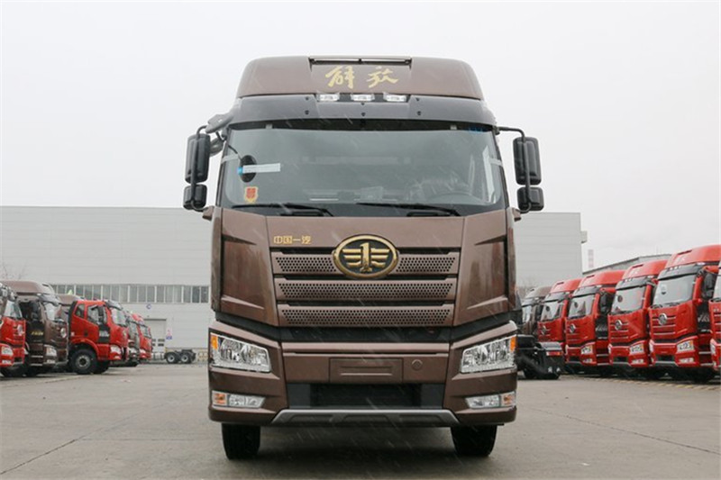 一汽解放 新J6P重卡 南方版 460馬力 6X4 國(guó)五牽引車(chē)(CA4250P66K24T1A1E5)