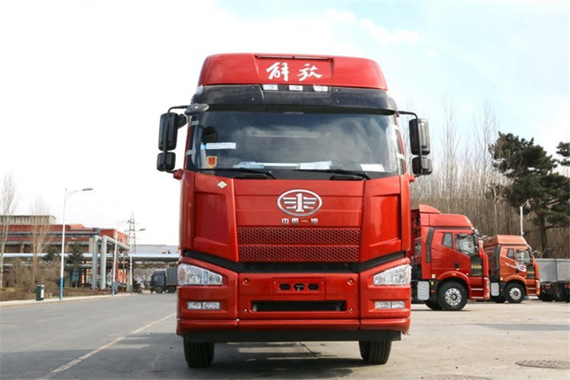 一汽解放 新J6P重卡 375馬力 6X4 國(guó)五LNG牽引車(chē)(CA4250P66T1A1E24M5)