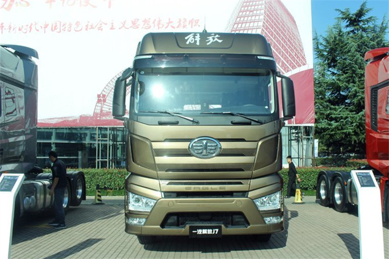 一汽解放 J7重卡 豪華型 550馬力 4X2 國(guó)五AMT自動(dòng)擋牽引車(CA4180P77K25E5)