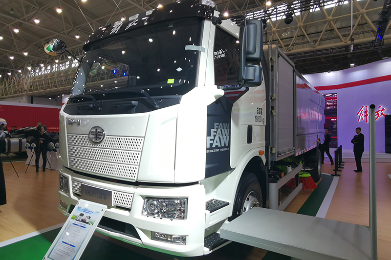 一汽解放 J6L 160kW 4×2 純電動車掃路車（ZBH5183TSLCABEV）