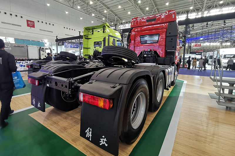 一汽解放 新J6P 550馬力 6×4 國(guó)六 領(lǐng)航版2.0新四季款牽引車