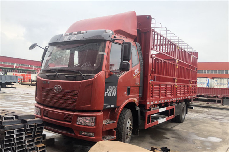 一汽解放 新J6L重卡 220馬力 4X2 6.75米倉柵式載貨車(國(guó)六)(CA5160CCYP62K1L4E6)