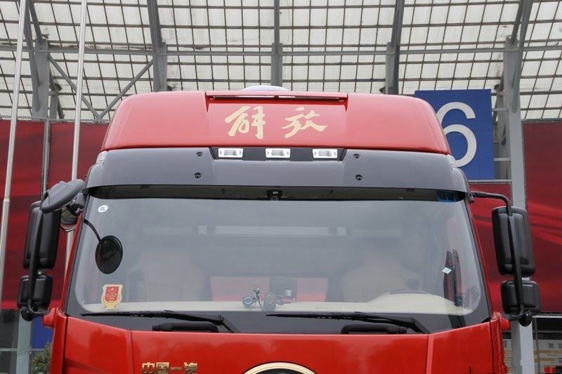 一汽解放 新J6P重卡 領(lǐng)航版 460馬力 6X2R 國五牽引車(CA4250P66K24T2A1E5)