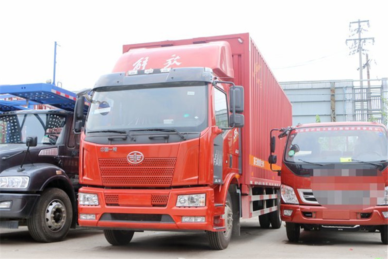 一汽解放 J6L中卡 220馬力 4X2 8.7米 國(guó)五廂式載貨車(CA5180XXYP62K1L7E5)