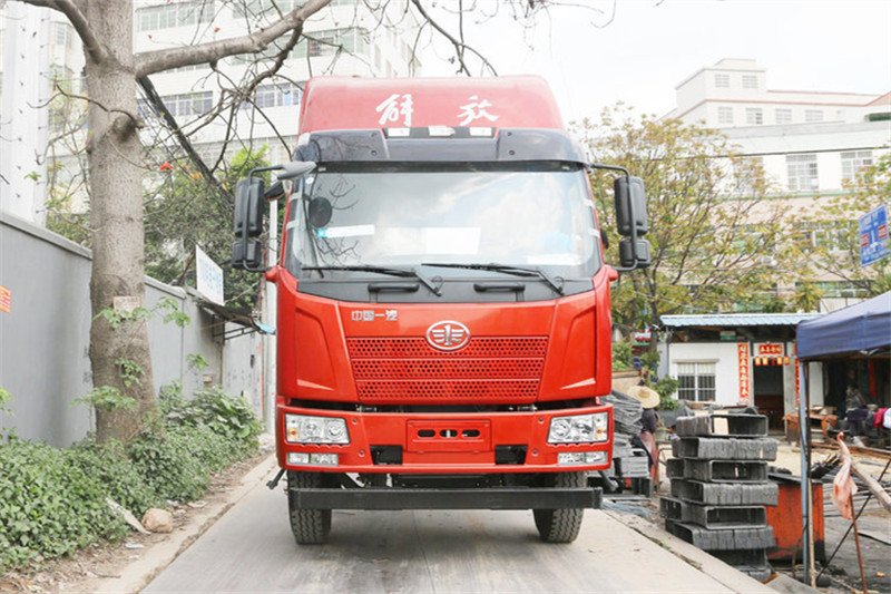 一汽解放 J6L中卡 220馬力 6X2 7.7米 國(guó)五欄板載貨車(chē)(CA1250P62K1L5T3E5)